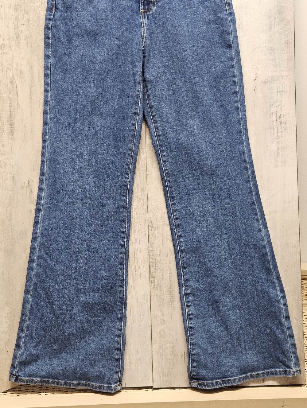 Lauren Conrad Super High Rise Flare Jeans Size 8 Light Wash Preppy - Picture 8 of 13